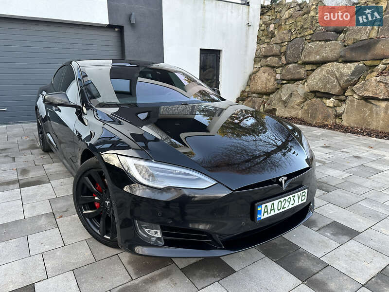 Лифтбек Tesla Model S 2019 в Киеве