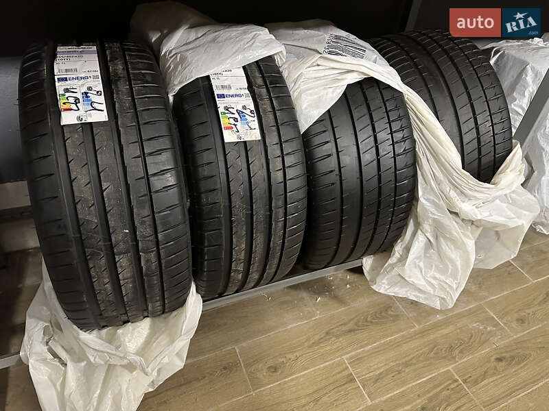 Лифтбек Tesla Model S 2019 в Киеве