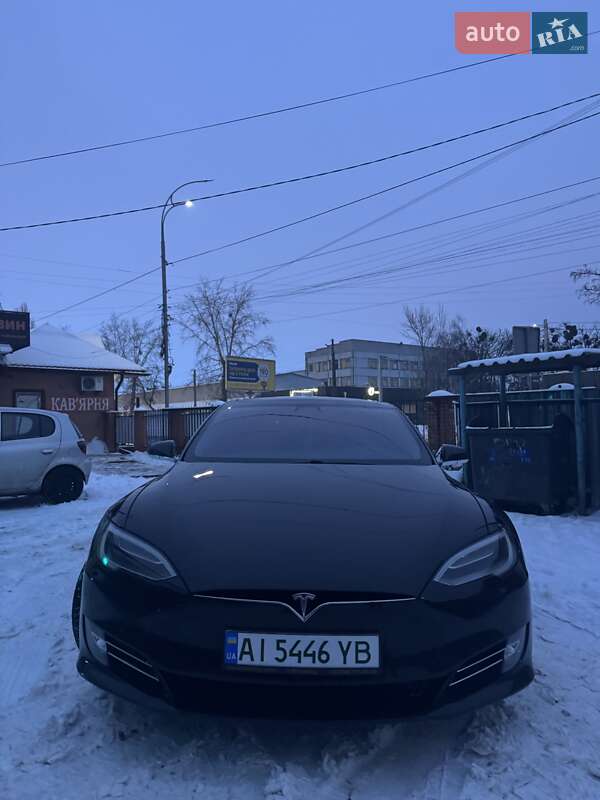 Лифтбек Tesla Model S 2016 в Киеве