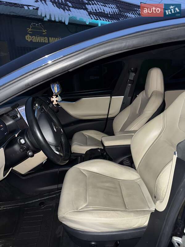 Лифтбек Tesla Model S 2016 в Киеве