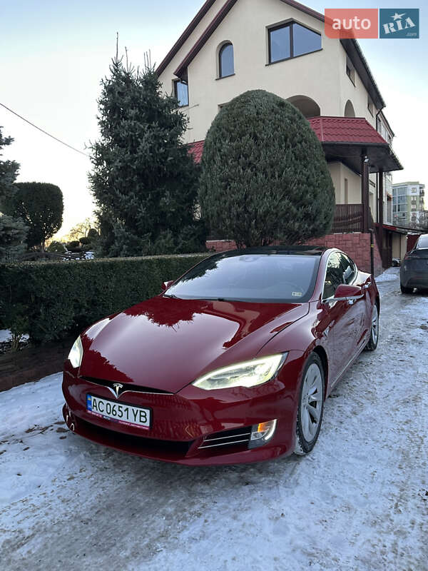 Лифтбек Tesla Model S 2016 в Луцке