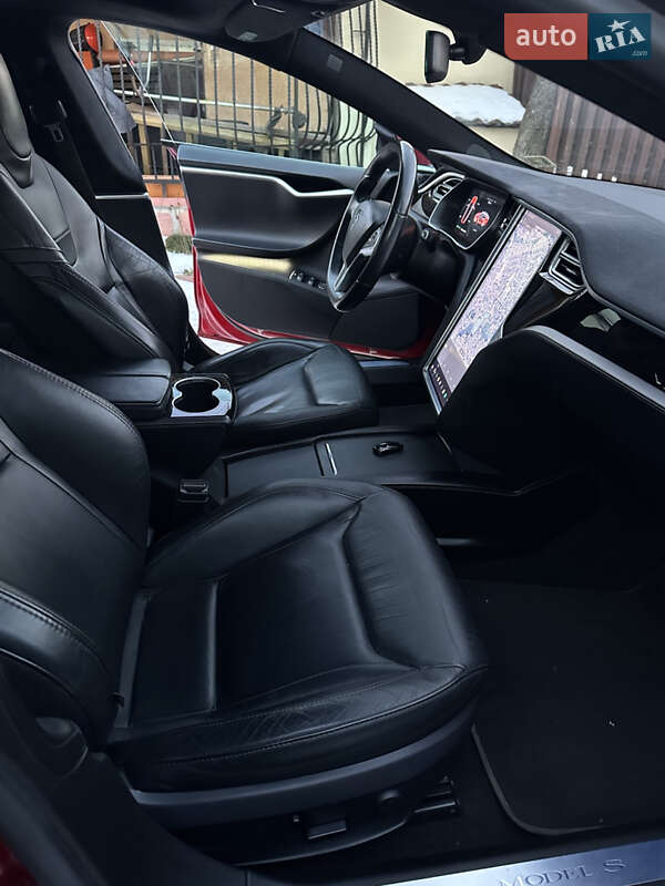 Лифтбек Tesla Model S 2016 в Луцке