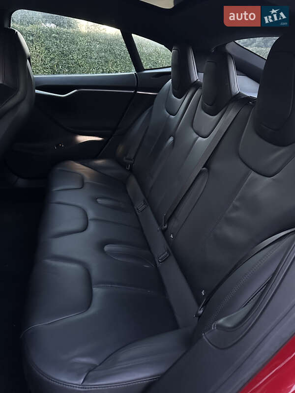 Лифтбек Tesla Model S 2016 в Луцке