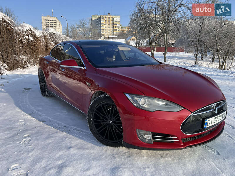 Лифтбек Tesla Model S 2015 в Белой Церкви фото Лифтбек Tesla Model S 2015 в Белой Церкви