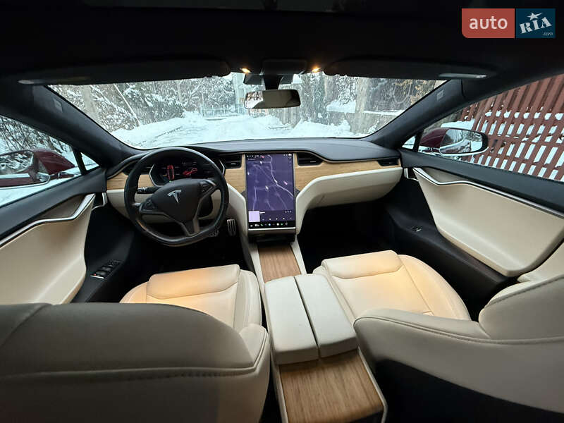 Лифтбек Tesla Model S 2020 в Ужгороде