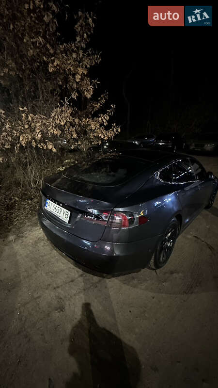 Лифтбек Tesla Model S 2016 в Ирпене