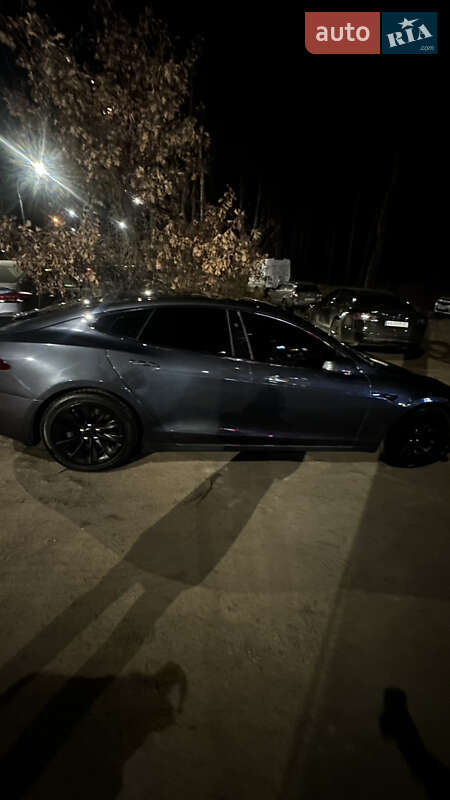 Лифтбек Tesla Model S 2016 в Ирпене