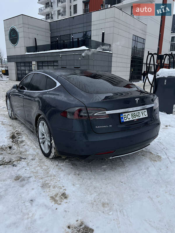 Лифтбек Tesla Model S 2015 в Львове