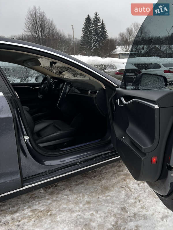 Лифтбек Tesla Model S 2015 в Львове