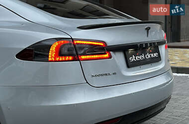 Лифтбек Tesla Model S 2017 в Николаеве