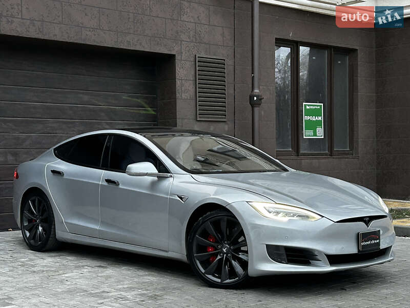 Лифтбек Tesla Model S 2017 в Николаеве