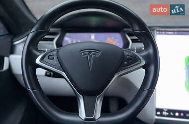 Лифтбек Tesla Model S 2017 в Николаеве