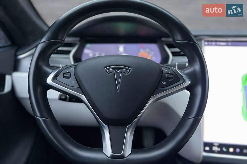 Лифтбек Tesla Model S 2017 в Николаеве
