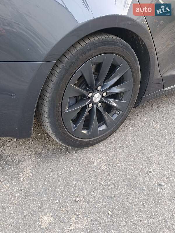 Лифтбек Tesla Model S 2016 в Вознесенске