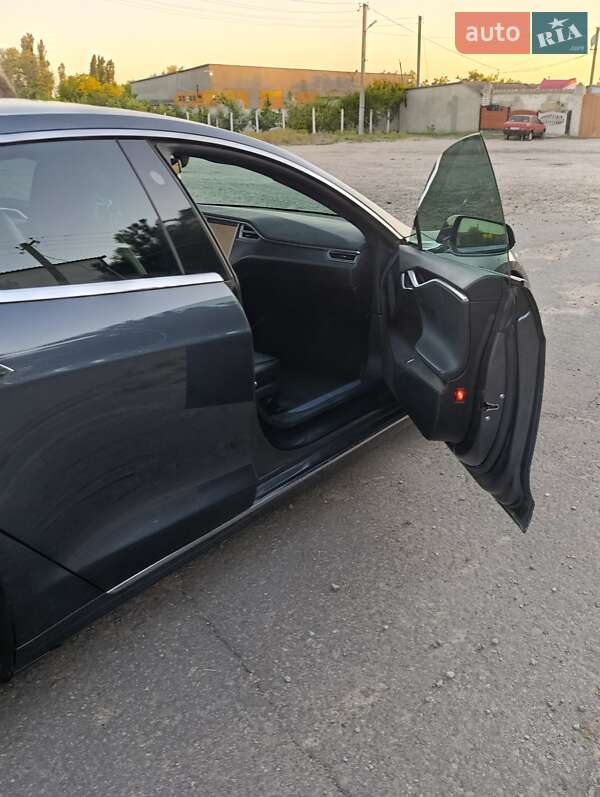 Лифтбек Tesla Model S 2016 в Вознесенске