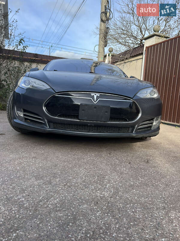 Tesla Model S 2013