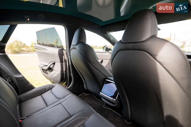 Лифтбек Tesla Model S 2022 в Львове