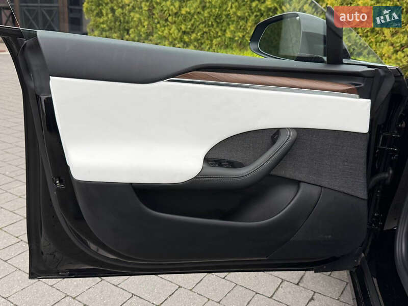 Лифтбек Tesla Model S 2023 в Стрые