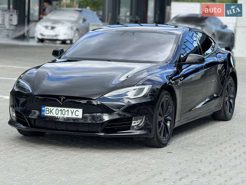 Ліфтбек Tesla Model S 2018 в Рівному