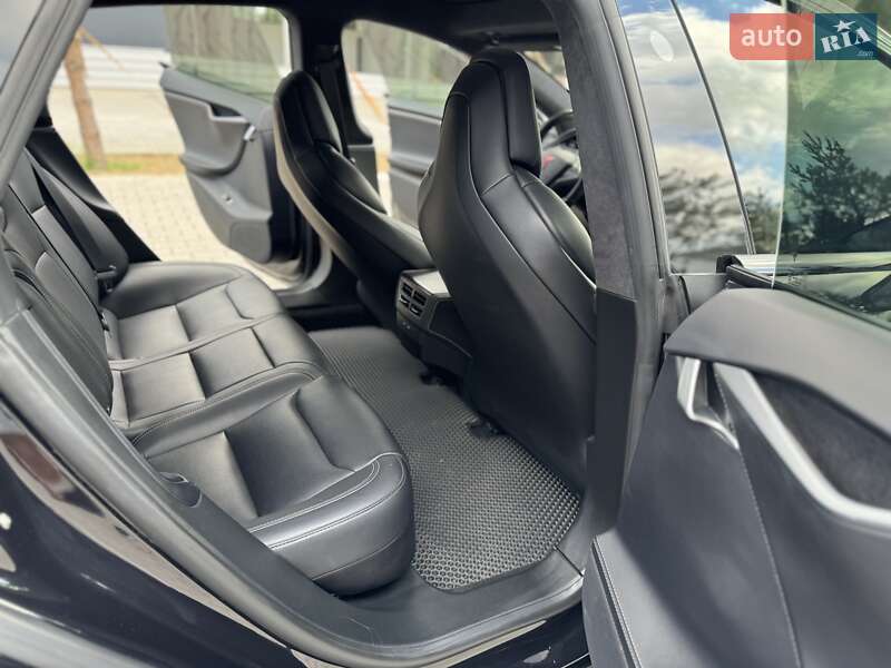 Ліфтбек Tesla Model S 2018 в Рівному