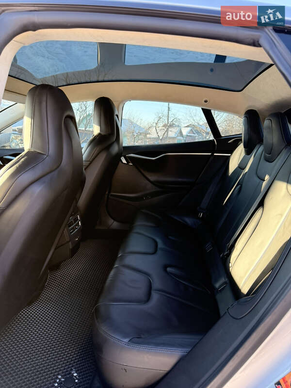 Ліфтбек Tesla Model S 2016 в Володимирі