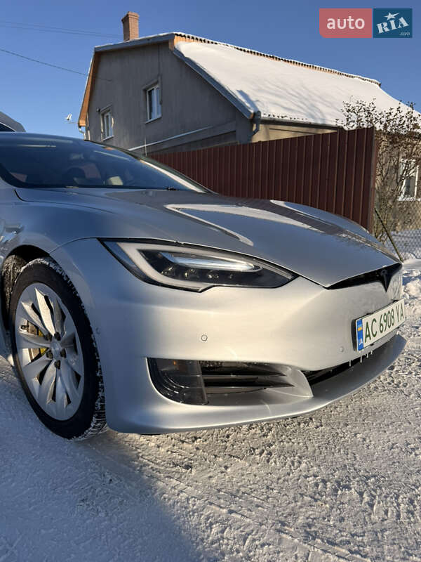 Ліфтбек Tesla Model S 2016 в Володимирі