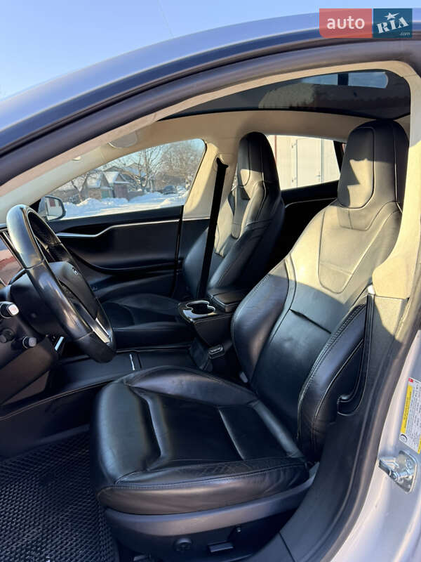 Ліфтбек Tesla Model S 2016 в Володимирі