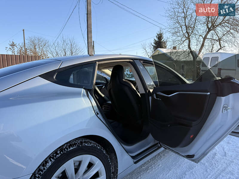 Ліфтбек Tesla Model S 2016 в Володимирі