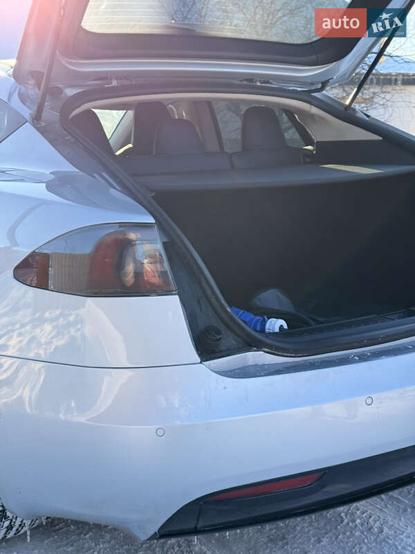 Ліфтбек Tesla Model S 2016 в Володимирі