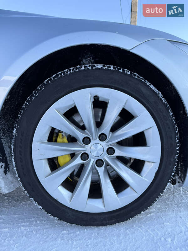 Ліфтбек Tesla Model S 2016 в Володимирі