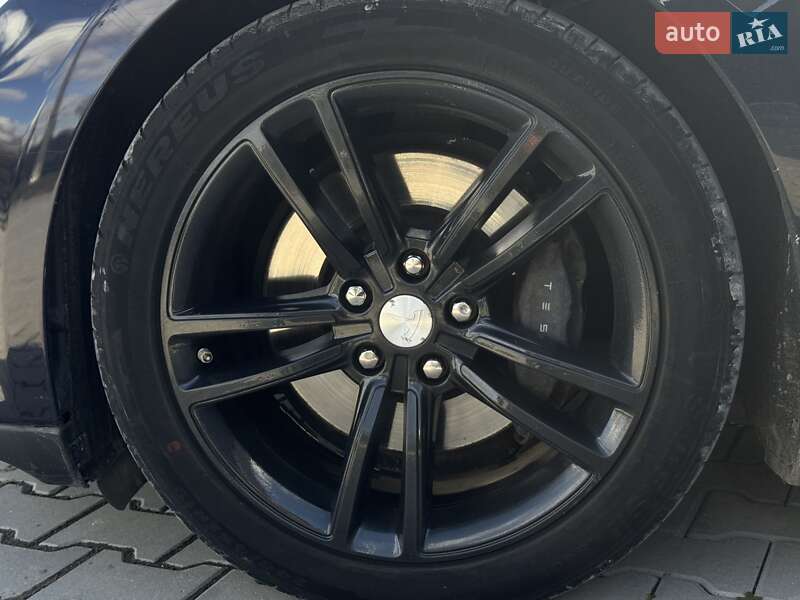 Лифтбек Tesla Model S 2013 в Каменец-Подольском