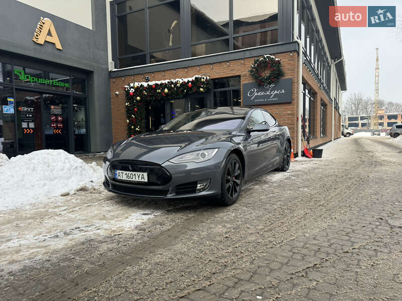 Лифтбек Tesla Model S 2014 в Коломые