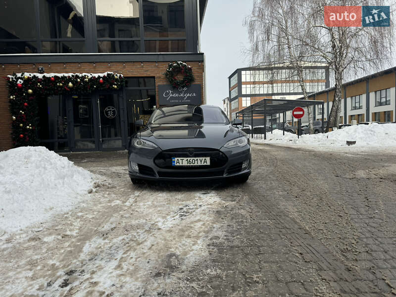 Лифтбек Tesla Model S 2014 в Коломые