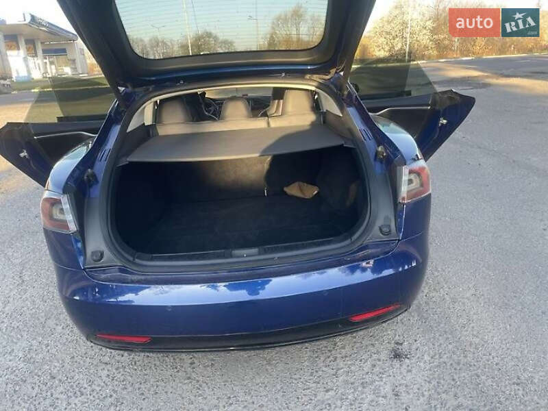 Ліфтбек Tesla Model S 2016 в Львові