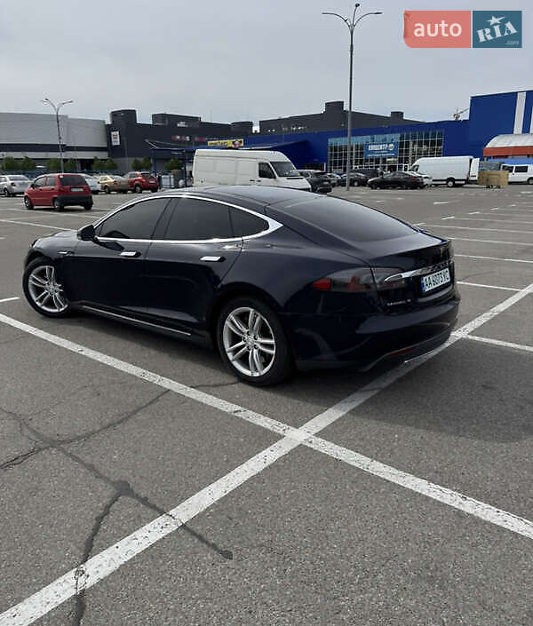 Ліфтбек Tesla Model S 2014 в Львові