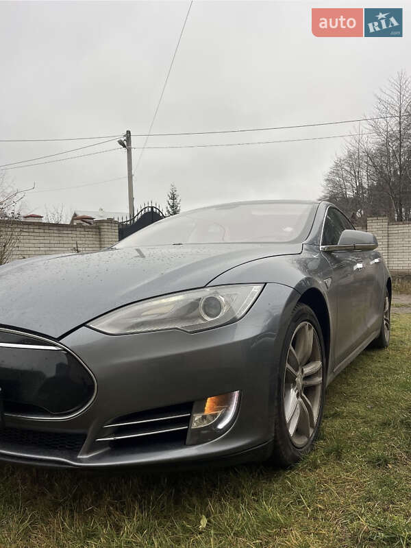 Лифтбек Tesla Model S 2014 в Житомире