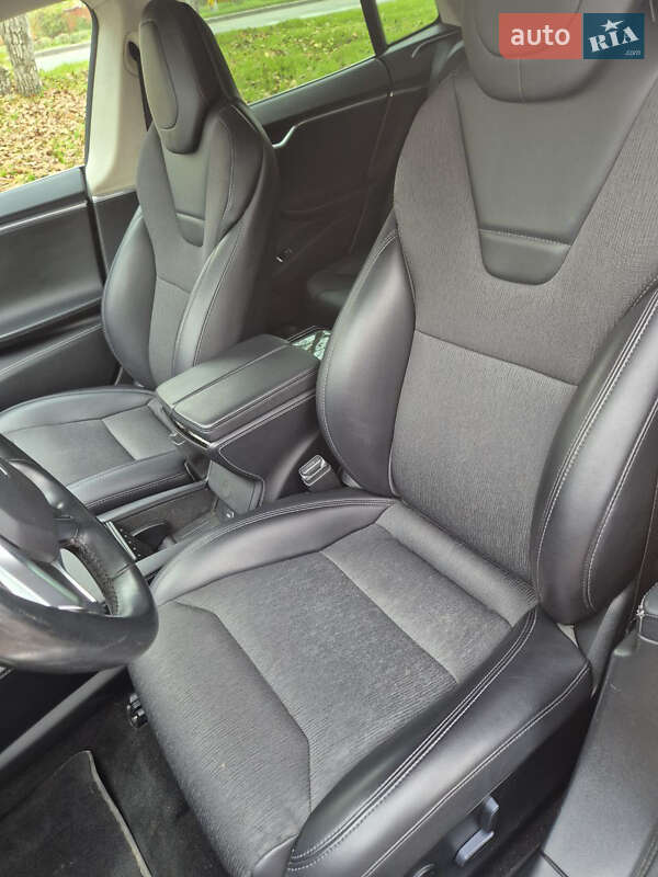 Ліфтбек Tesla Model S 2017 в Одесі фото 10 Ліфтбек Tesla Model S 2017 в Одесі