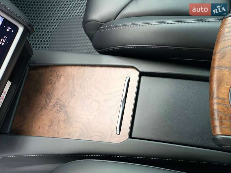 Лифтбек Tesla Model S 2019 в Киеве фото 48 Лифтбек Tesla Model S 2019 в Киеве
