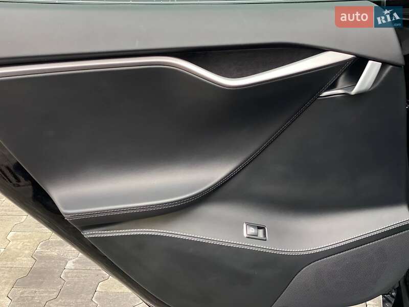 Лифтбек Tesla Model S 2019 в Киеве фото 53 Лифтбек Tesla Model S 2019 в Киеве