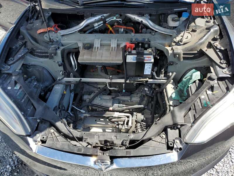 Ліфтбек Tesla Model S 2016 в Сквирі