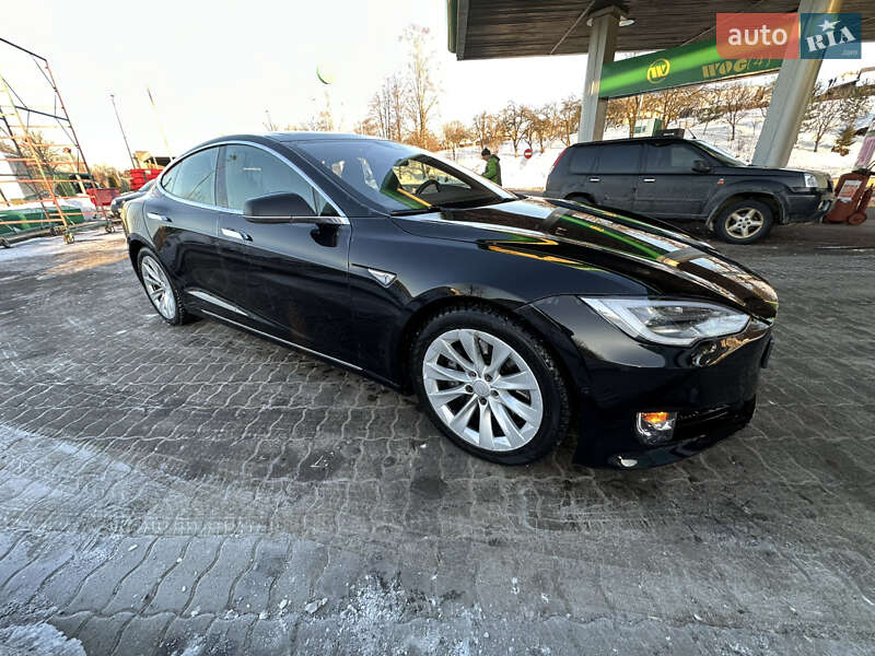 Лифтбек Tesla Model S 2016 в Долине фото Лифтбек Tesla Model S 2016 в Долине