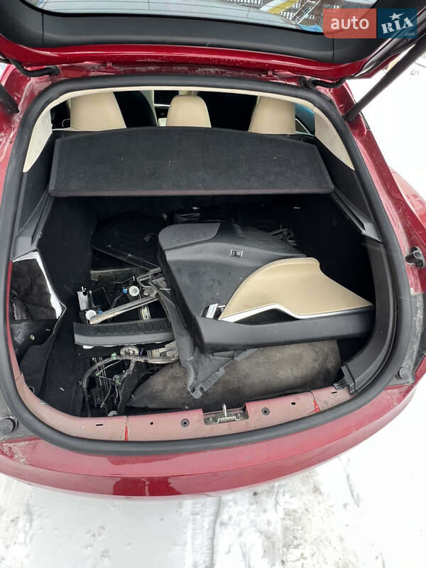 Лифтбек Tesla Model S 2017 в Черновцах фото 6 Лифтбек Tesla Model S 2017 в Черновцах