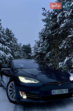 Лифтбек Tesla Model S 2016 в Луцке