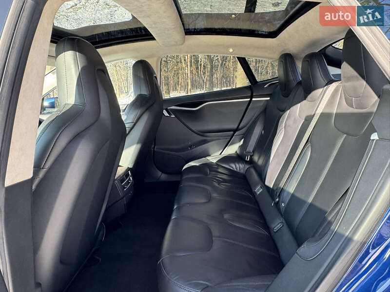 Лифтбек Tesla Model S 2016 в Киеве