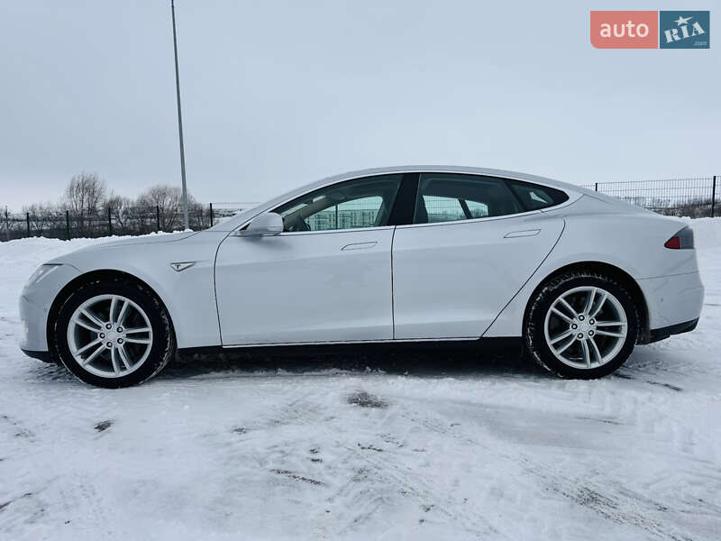 Лифтбек Tesla Model S 2015 в Ровно фото 18 Лифтбек Tesla Model S 2015 в Ровно