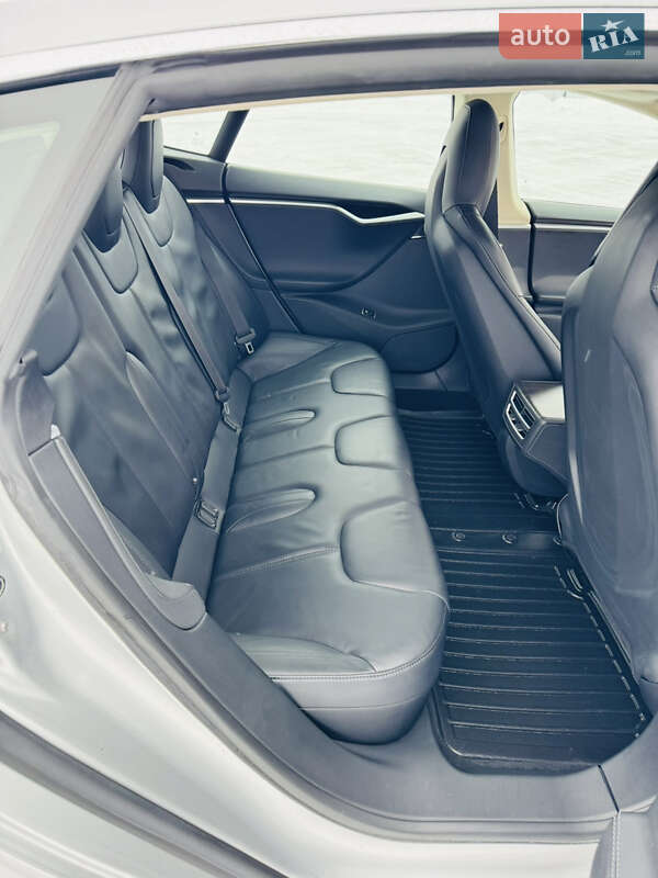 Лифтбек Tesla Model S 2015 в Ровно фото 30 Лифтбек Tesla Model S 2015 в Ровно
