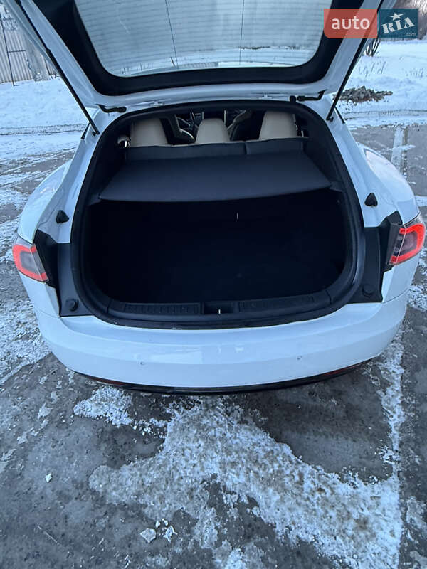 Лифтбек Tesla Model S 2016 в Харькове