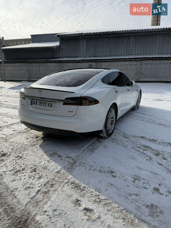 Ліфтбек Tesla Model S 2015 в Києві