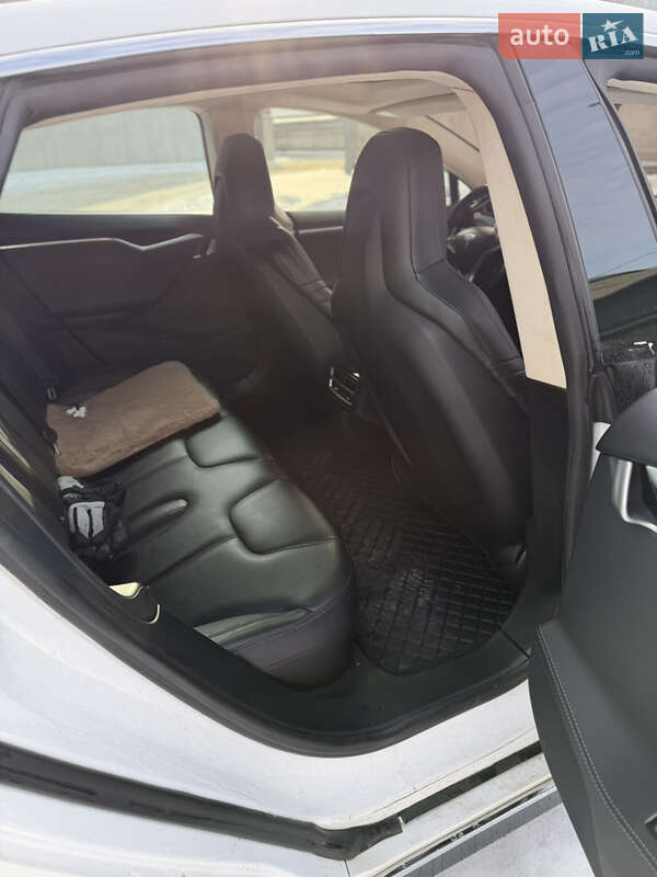 Ліфтбек Tesla Model S 2015 в Києві