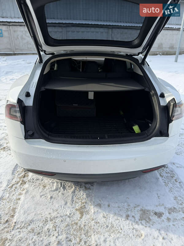 Ліфтбек Tesla Model S 2015 в Києві